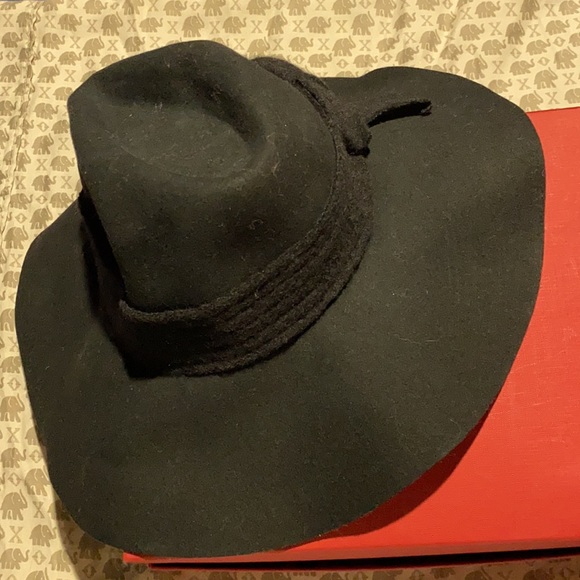 💯 Wool Oversized Black Hat With Bow NeverUsed - Picture 4 of 5